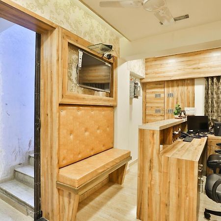 โอโย 24950 โฮเต็ล ศรีพลาชี เรซิเดนซี Hotel อาเมดาบัด ภายนอก รูปภาพ