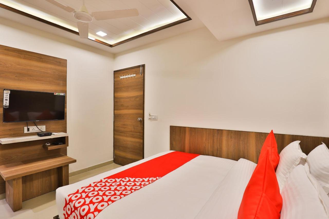 โอโย 24950 โฮเต็ล ศรีพลาชี เรซิเดนซี Hotel อาเมดาบัด ภายนอก รูปภาพ