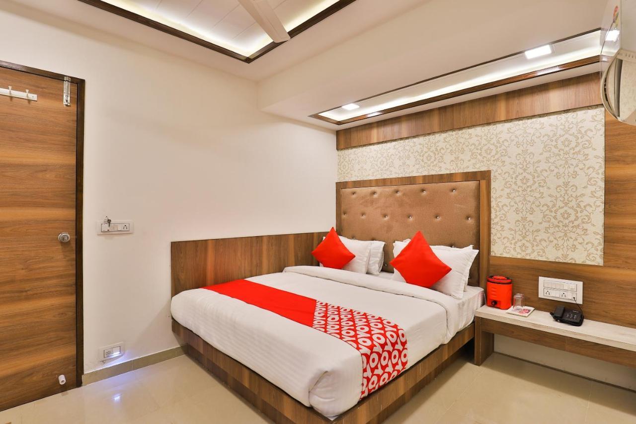 โอโย 24950 โฮเต็ล ศรีพลาชี เรซิเดนซี Hotel อาเมดาบัด ภายนอก รูปภาพ